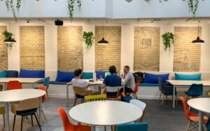 Szikra coworking dolgozó freelancerek