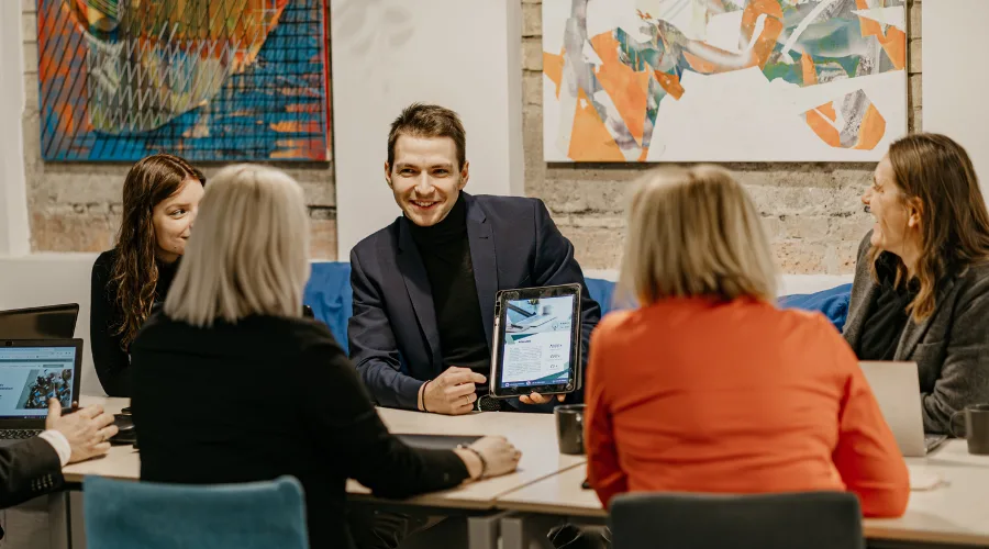 Mennyibe kerül, ha saját iroda helyett coworkingben bérel asztalt vagy irodát a csapatod?